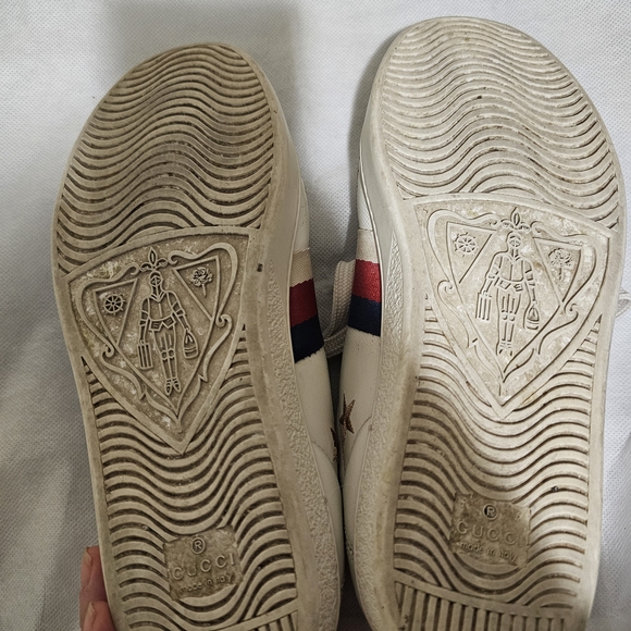 White Sneakers with Embroidered Bee and Star - Picture 5 of 6